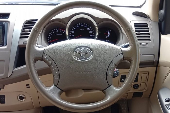 TOYOTA 4WD 2007 2.7V AT FORTUNER BLACK  7736 full
