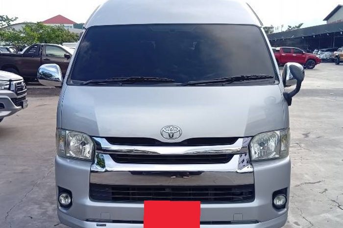TOYOTA 2WD 2019 3.0 AT COMMUTER SILVER  8040 full