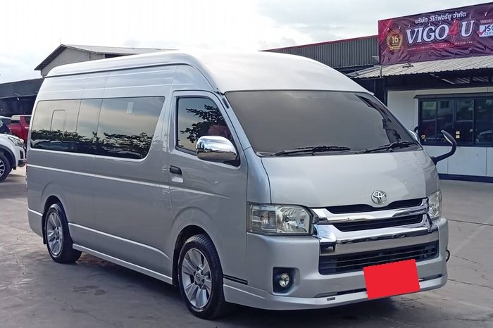 TOYOTA 2WD 2019 3.0 AT COMMUTER SILVER  8040 full