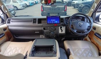 TOYOTA 2WD 2019 3.0 AT COMMUTER SILVER  8040 full