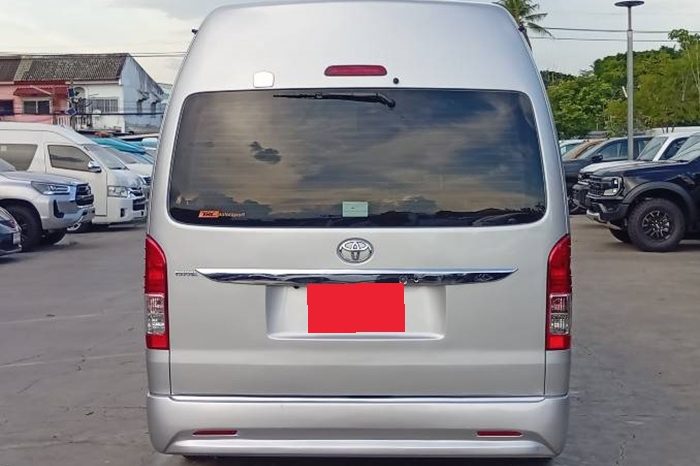 TOYOTA 2WD 2019 3.0 AT COMMUTER SILVER  8040 full