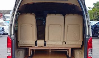 TOYOTA 2WD 2019 3.0 AT COMMUTER SILVER  8040 full