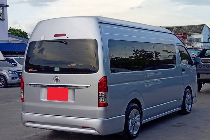 TOYOTA 2WD 2019 3.0 AT COMMUTER SILVER  8040 full