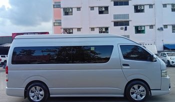 TOYOTA 2WD 2019 3.0 AT COMMUTER SILVER  8040 full