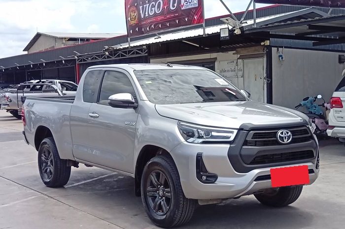 REVO 4WD 2021 2.4 MID MT SMART CAB SILVER  4259 full