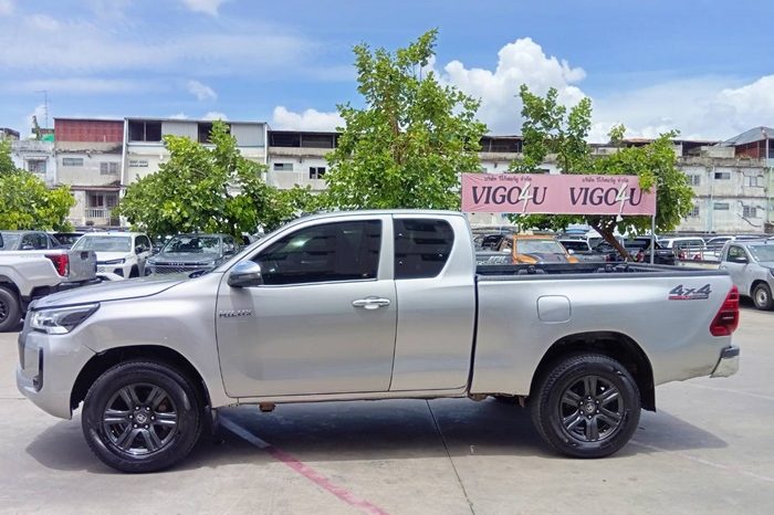 REVO 4WD 2021 2.4 MID MT SMART CAB SILVER  4259 full