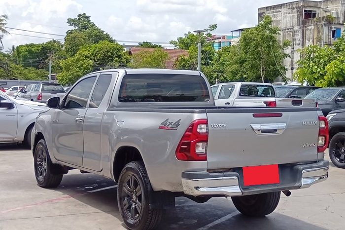 REVO 4WD 2021 2.4 MID MT SMART CAB SILVER  4259 full
