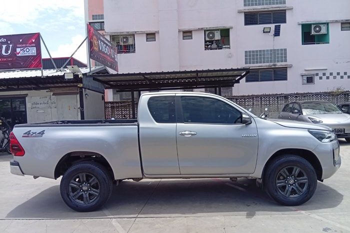 REVO 4WD 2021 2.4 MID MT SMART CAB SILVER  4259 full