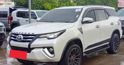 TOYOTA 2WD 2016 2.7V AT FORTUNER WHITE  6915