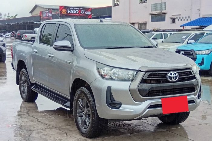 REVO PRE 2020 2.4 ENTRY AT DOUBLE CAB SILVER  7359 full