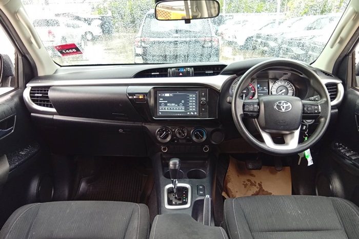 REVO PRE 2020 2.4 ENTRY AT DOUBLE CAB SILVER  7359 full