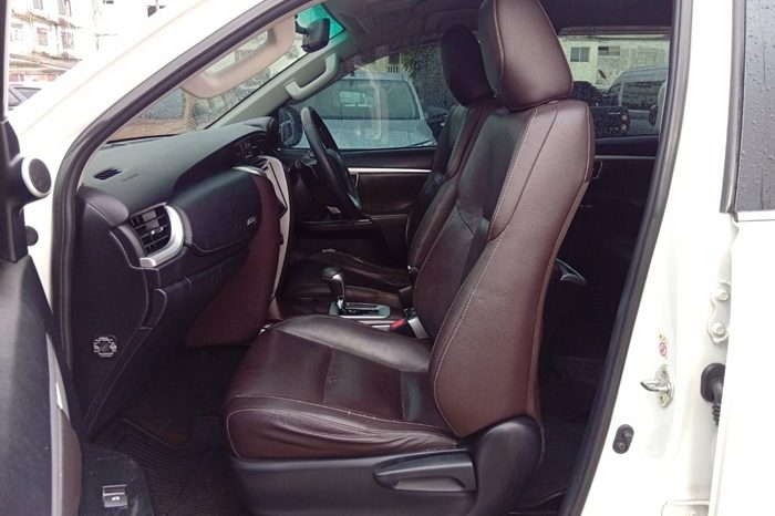 TOYOTA 2WD 2016 2.7V AT FORTUNER WHITE  6915 full