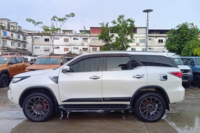 TOYOTA 2WD 2016 2.7V AT FORTUNER WHITE  6915 full
