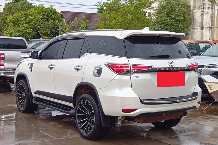 TOYOTA 2WD 2016 2.7V AT FORTUNER WHITE  6915 full