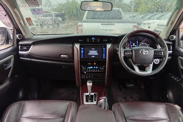 TOYOTA 2WD 2016 2.7V AT FORTUNER WHITE  6915 full