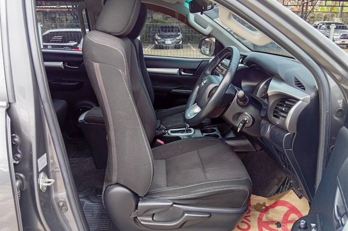 REVO PRE 2019 2.4E AT DOUBLE CAB GREY  9414 full