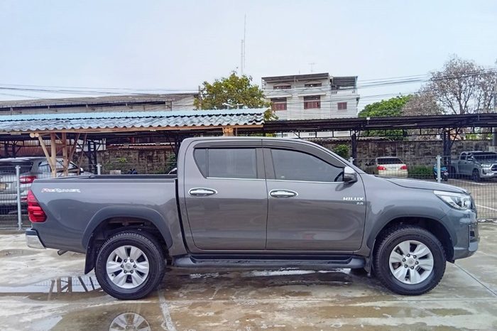 REVO PRE 2019 2.4E AT DOUBLE CAB GREY  9414 full