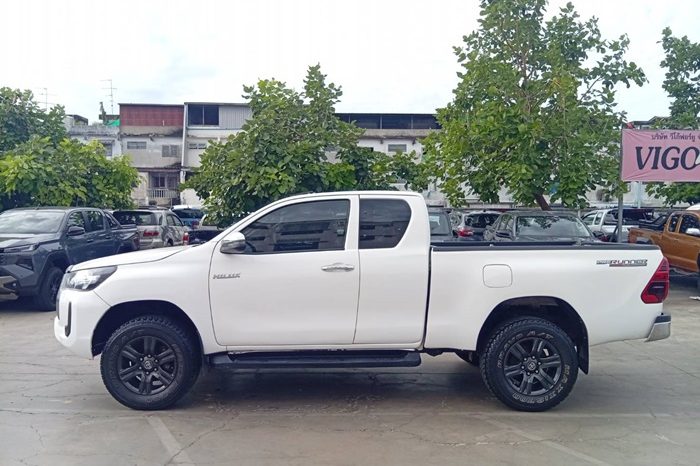 REVO PRE 2022 2.4 ENTRY AT SMART CAB WHITE  8965 full