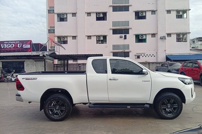 REVO PRE 2022 2.4 ENTRY AT SMART CAB WHITE  8965 full