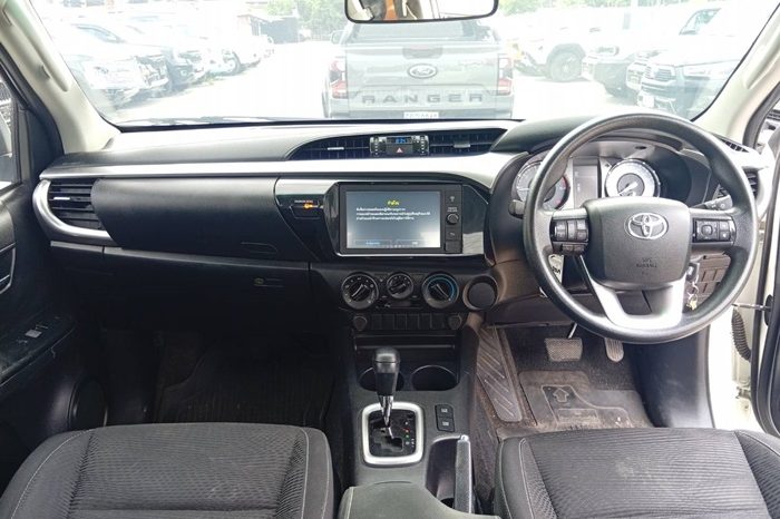REVO PRE 2022 2.4 ENTRY AT SMART CAB WHITE  8965 full