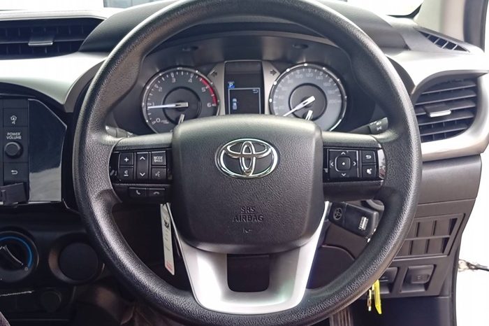 REVO PRE 2022 2.4 ENTRY AT SMART CAB WHITE  8965 full