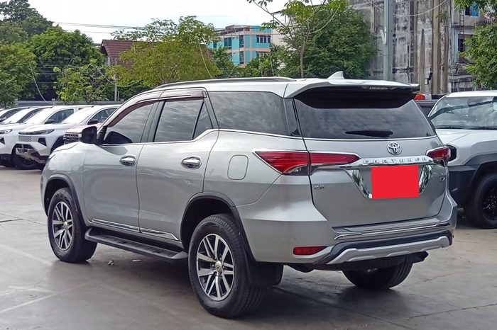 TOYOTA 4WD 2016 2.8V AT FORTUNER SILVER  9872 full