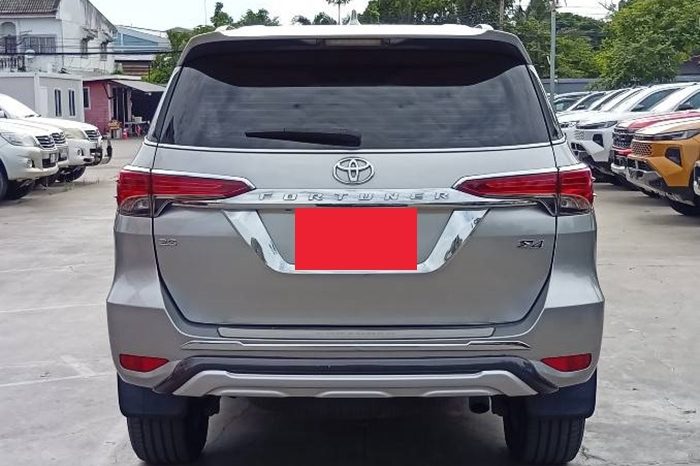 TOYOTA 4WD 2016 2.8V AT FORTUNER SILVER  9872 full