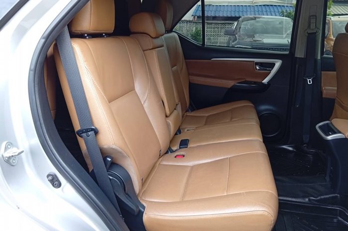 TOYOTA 4WD 2016 2.8V AT FORTUNER SILVER  9872 full