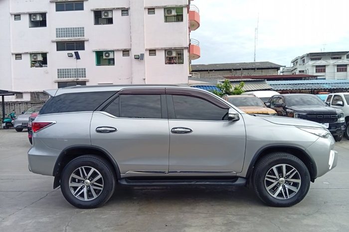TOYOTA 4WD 2016 2.8V AT FORTUNER SILVER  9872 full
