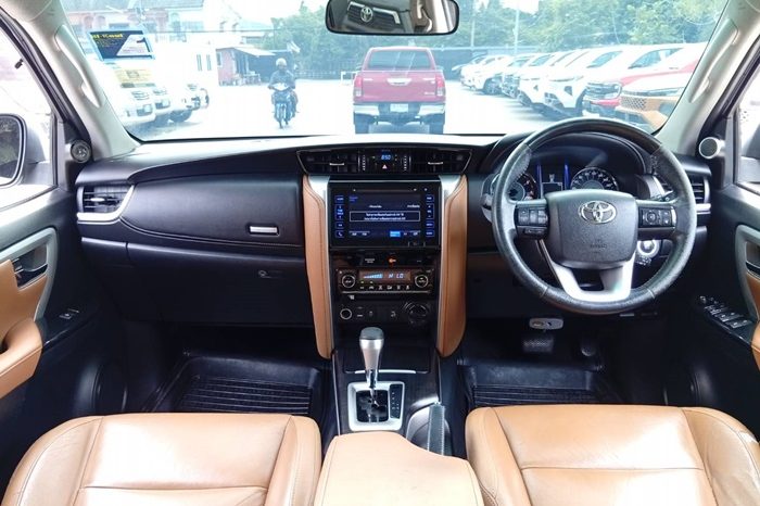 TOYOTA 4WD 2016 2.8V AT FORTUNER SILVER  9872 full