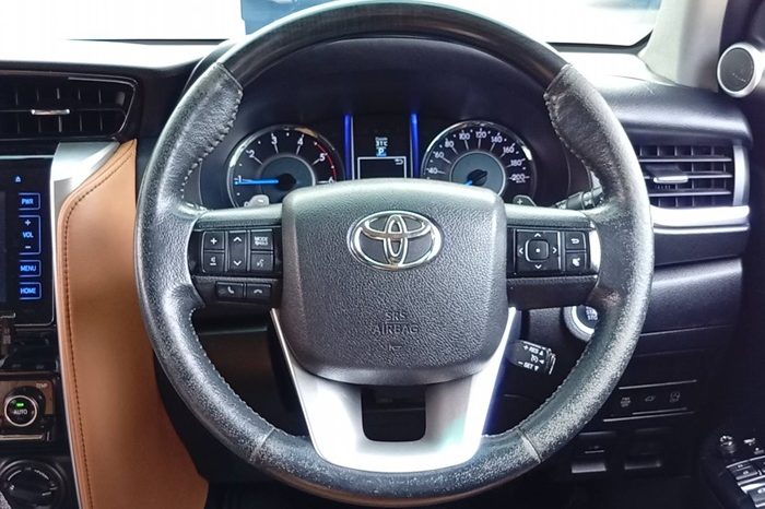 TOYOTA 4WD 2016 2.8V AT FORTUNER SILVER  9872 full