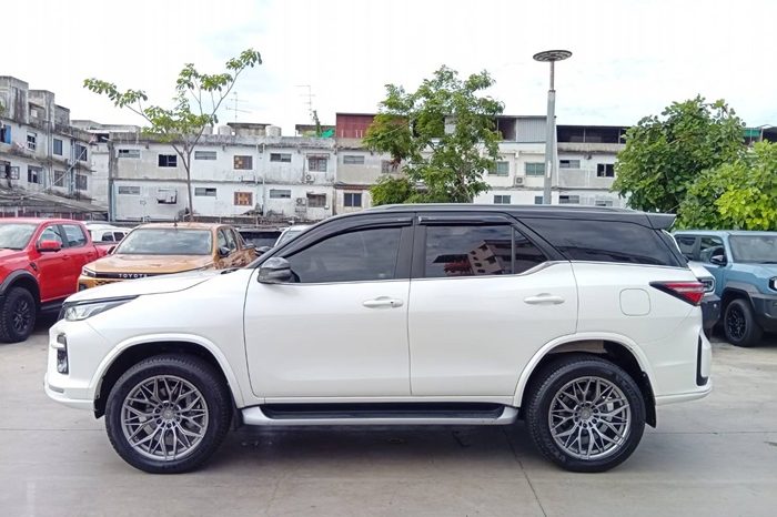 TOYOTA 2WD 2021 2.4V AT FORTUNER WHITE  9756 full