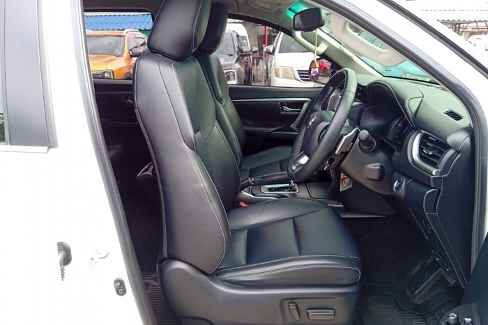 TOYOTA 2WD 2021 2.4V AT FORTUNER WHITE  9756 full