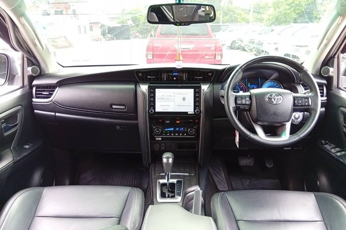 TOYOTA 2WD 2021 2.4V AT FORTUNER WHITE  9756 full