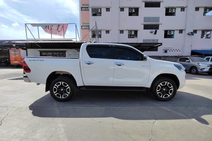 REVO PRE 2021 2.4 MID AT DOUBLE CAB WHITE  8805 full