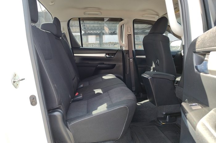 REVO PRE 2021 2.4 MID AT DOUBLE CAB WHITE  8805 full