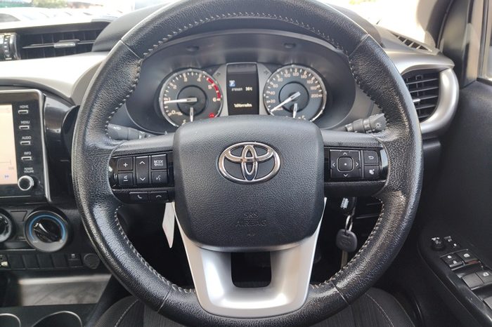 REVO PRE 2021 2.4 MID AT DOUBLE CAB WHITE  8805 full