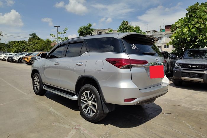 TOYOTA 4WD 2019 2.7V AT FORTUNER SILVER  6701 full