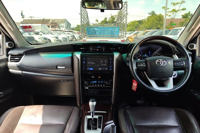 TOYOTA 4WD 2019 2.7V AT FORTUNER SILVER  6701 full