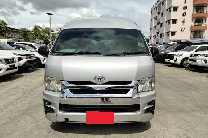 TOYOTA 2WD 2017 3.0 MT COMMUTER SILVER  2044 full