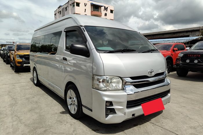TOYOTA 2WD 2017 3.0 MT COMMUTER SILVER  2044 full
