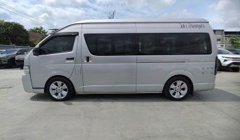 TOYOTA 2WD 2017 3.0 MT COMMUTER SILVER  2044 full