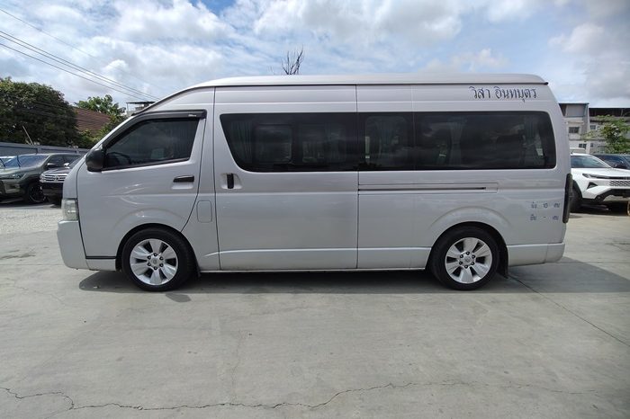 TOYOTA 2WD 2017 3.0 MT COMMUTER SILVER  2044 full