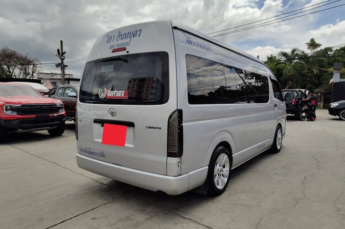 TOYOTA 2WD 2017 3.0 MT COMMUTER SILVER  2044 full