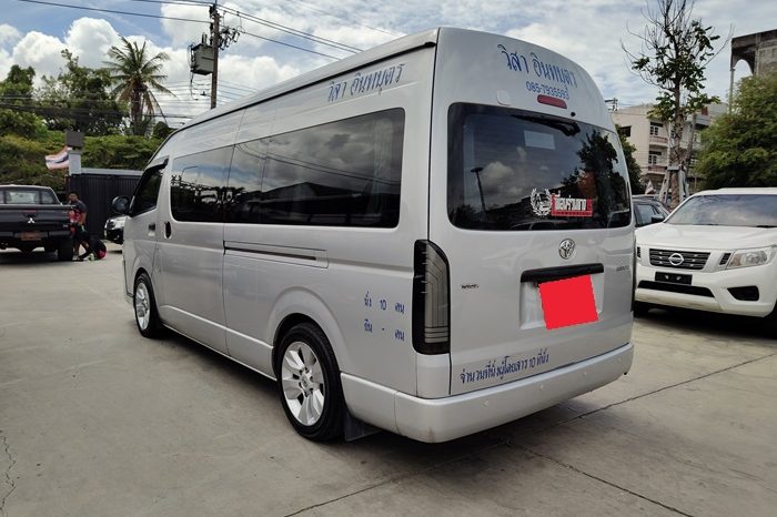 TOYOTA 2WD 2017 3.0 MT COMMUTER SILVER  2044 full
