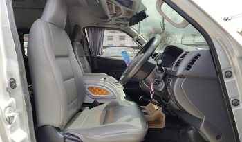 TOYOTA 2WD 2017 3.0 MT COMMUTER SILVER  2044 full