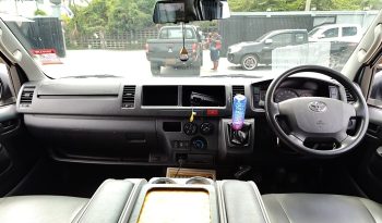 TOYOTA 2WD 2017 3.0 MT COMMUTER SILVER  2044 full