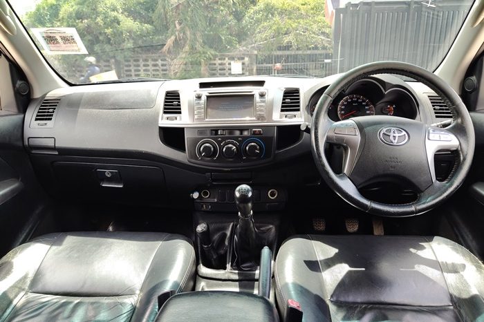VIGO 4WD 2014 3.0G MT DOUBLE CAB BLACK  6489 full