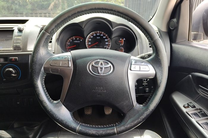 VIGO 4WD 2014 3.0G MT DOUBLE CAB BLACK  6489 full