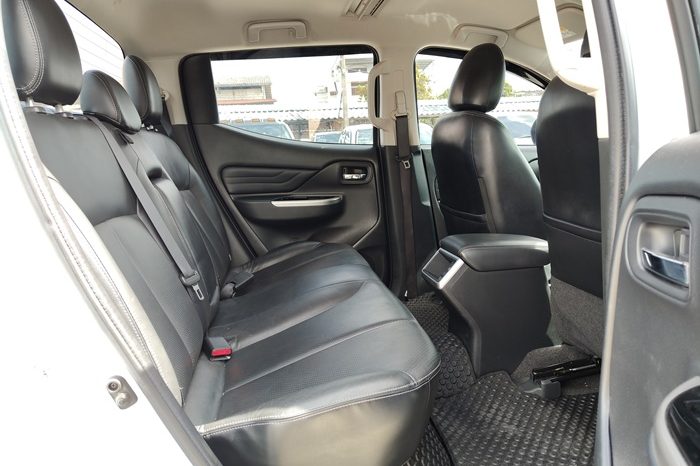 MITSUBISHI 4WD 2019 2.4 AT DOUBLE CAB WHITE 3978 full